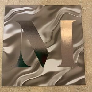 Morphe Going Platinum Palette - Sleek Silver Design